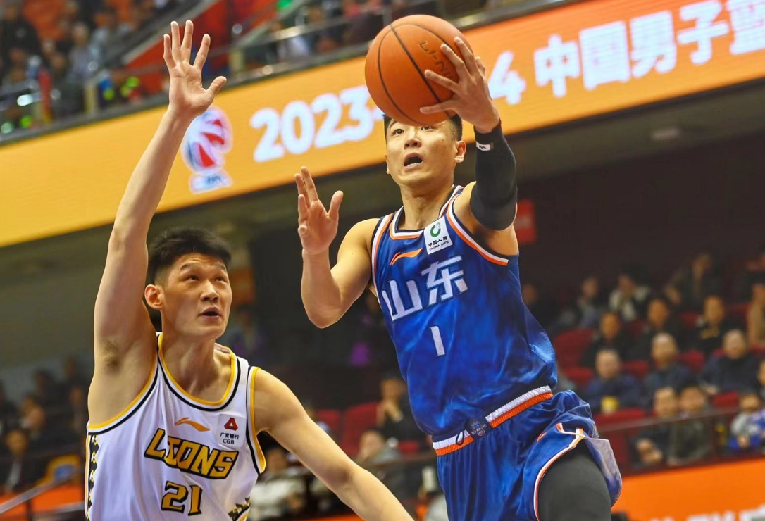 爱游戏-成都蓉城发布备战花絮,加时末段更衣室发声,CBA常规赛任务艰巨,细节决定成败的简单介绍