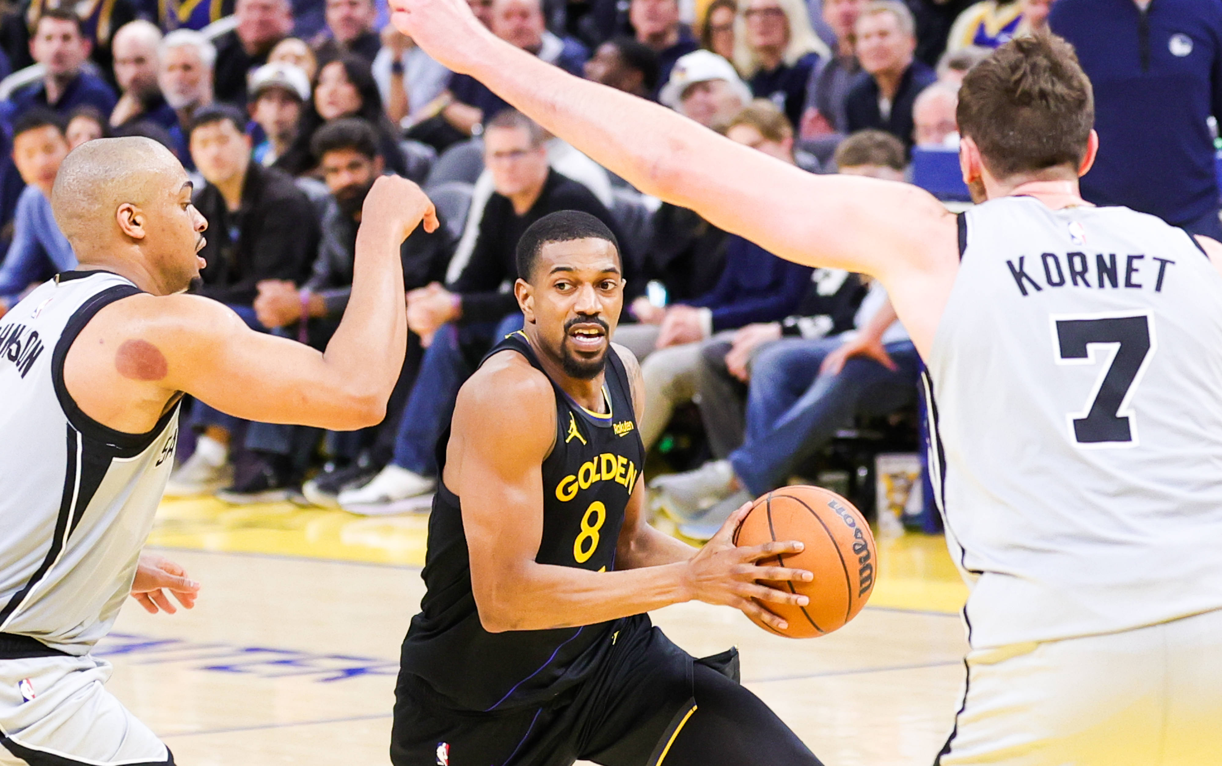 爱游戏-圣安东尼奥马刺发布备战花絮，窗口期更衣室发声，NBA常规赛任务艰巨，细节决定成败的简单介绍